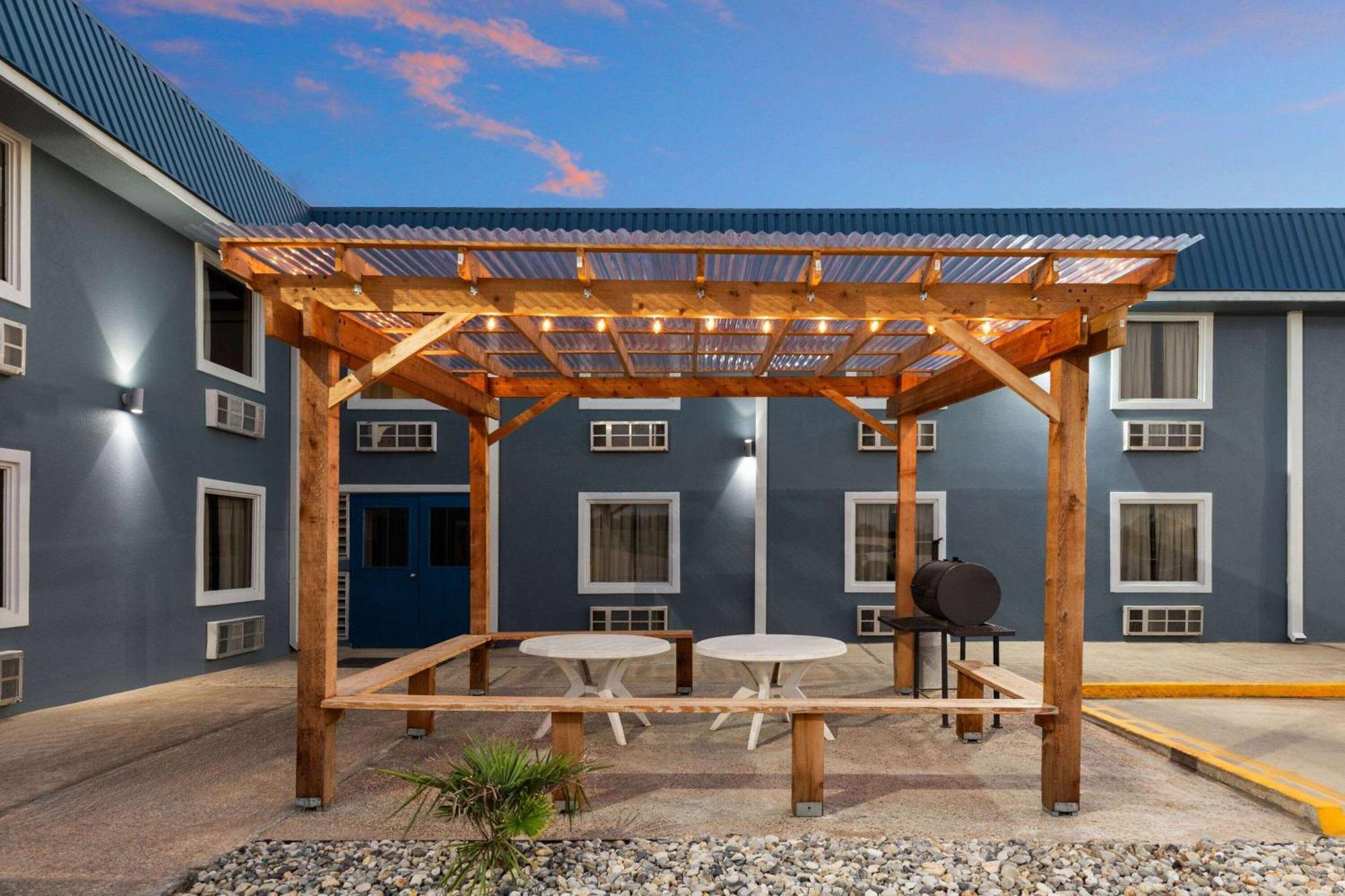 Super 8 By Wyndham Buffalo Exterior foto